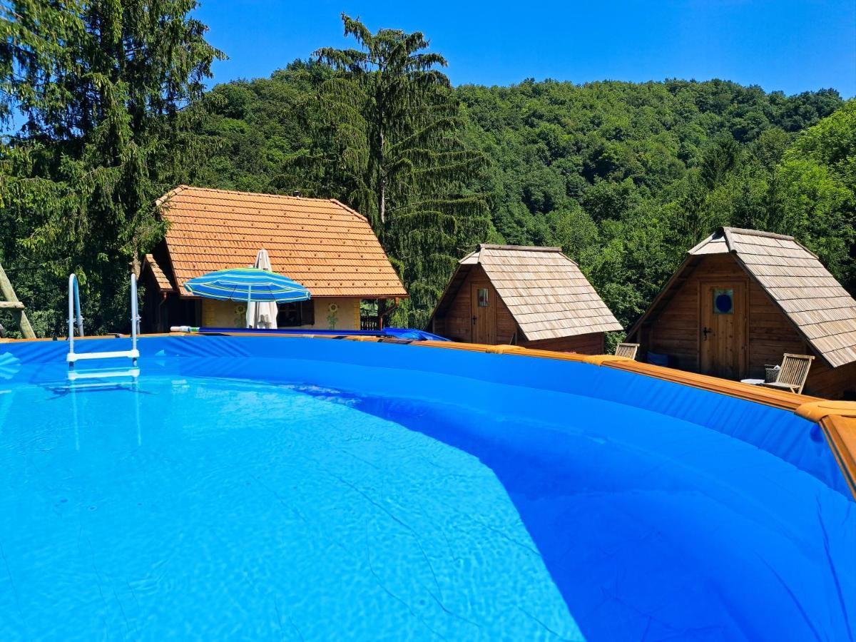 Glamping Naselje Zeleni Turizem Hotel Makole Exterior photo